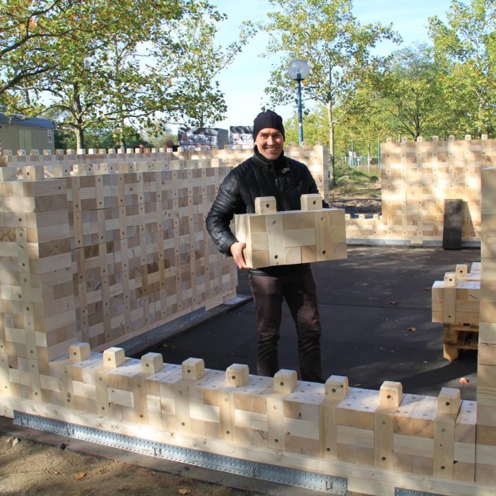 Ansicht Holzsystembau des TRIQBRIQ-Baustoffherstellers im Rahmen eines Showcases der Berlinovo für eine Quartierslösung