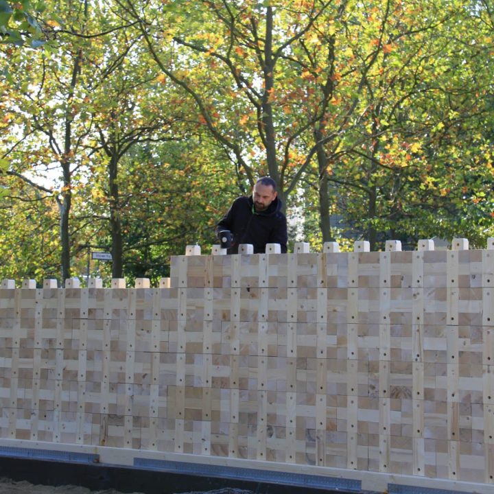 Ansicht Holzsystembau des TRIQBRIQ-Baustoffherstellers im Rahmen eines Showcases der Berlinovo für eine Quartierslösung