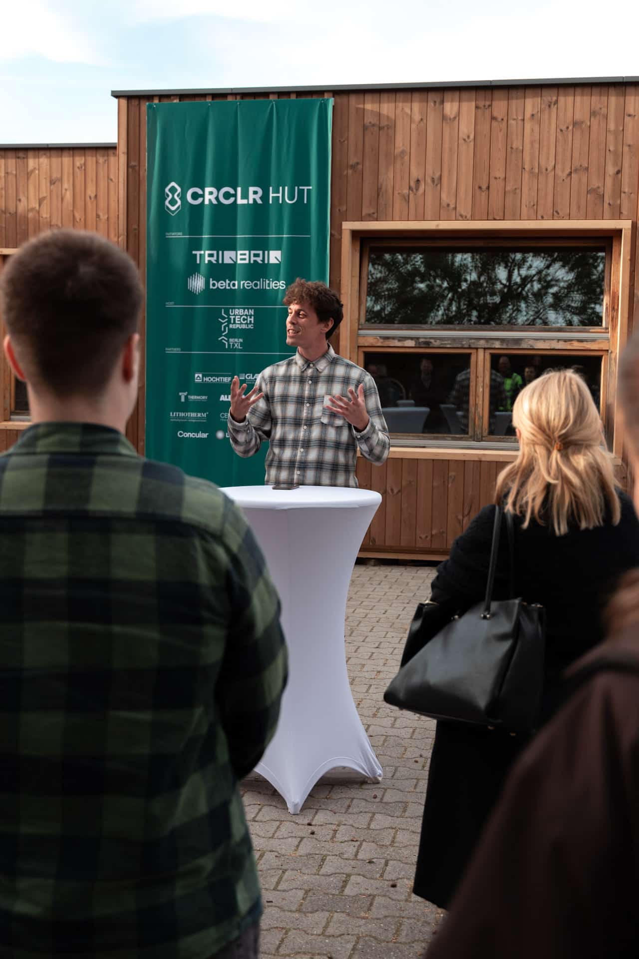 Eröffnung zirkulärer Holzbau CRCLR HUT