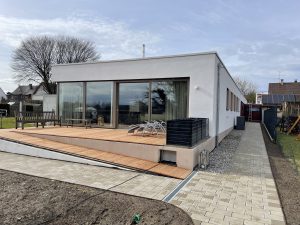 Bungalow in Langenau, gebaut mit TRIQBRIQ Holzbausteinen